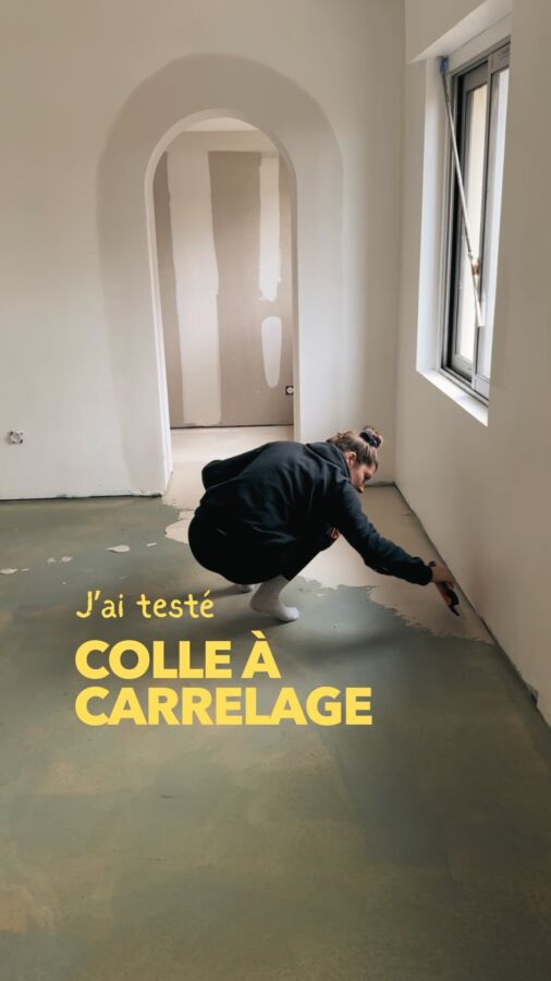 Application de colle pour carrelage